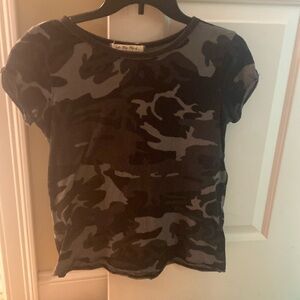 Small Free people Clare camo cap sleeve lightweight tee.